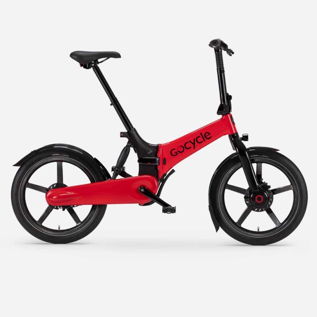 Gocycle G4i+ en color rojo, desplegada y vista desde la derecha, sobre un fondo blanco