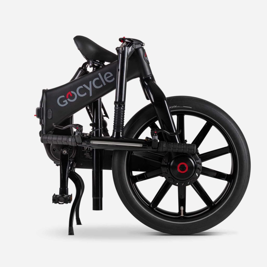 Gocycle G4i plegable en color negro mate vista desde la izquierda, sobre un fondo blanco
