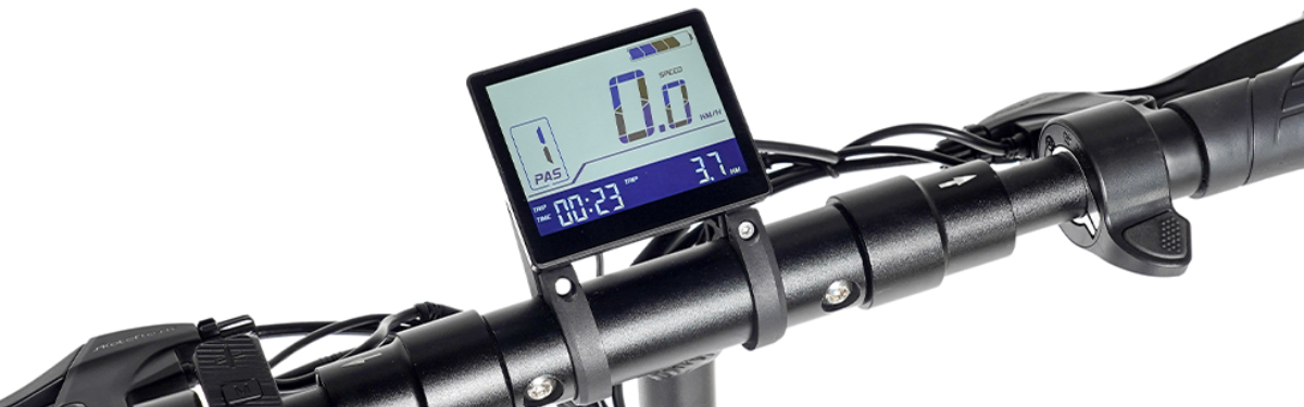 Display LCD de patinete eléctrico mostrando control de crucero