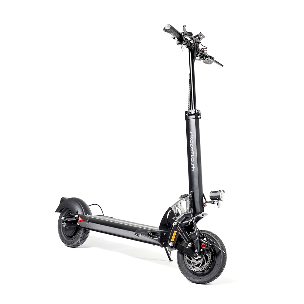 Patinete eléctrico moderno en entorno urbano